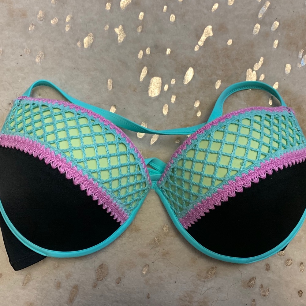 Detail bikini top!